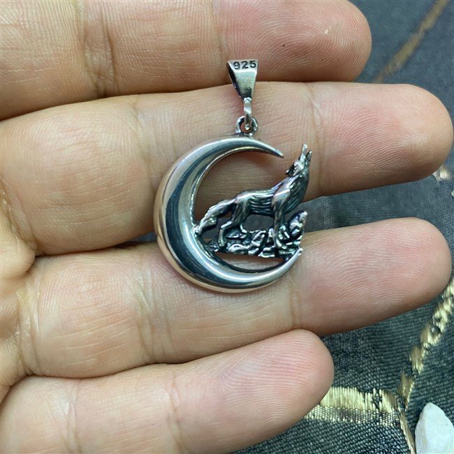 925 Ayar Gümüş Ay İçinde Uluyan Kurt Motifli Erkek Kolye - 2
